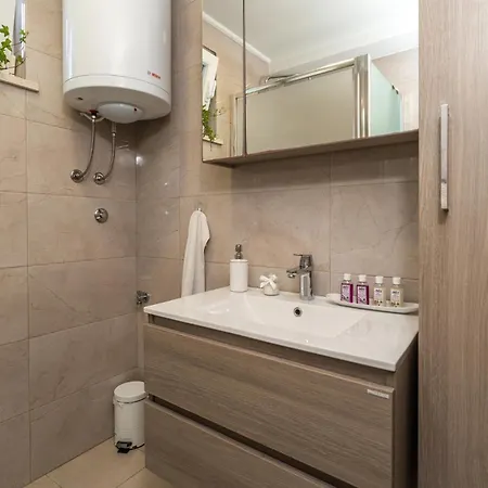 아파트 Beautiful In Sustjepan