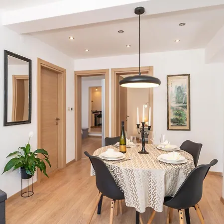 Apartment Beautiful In Sustjepan